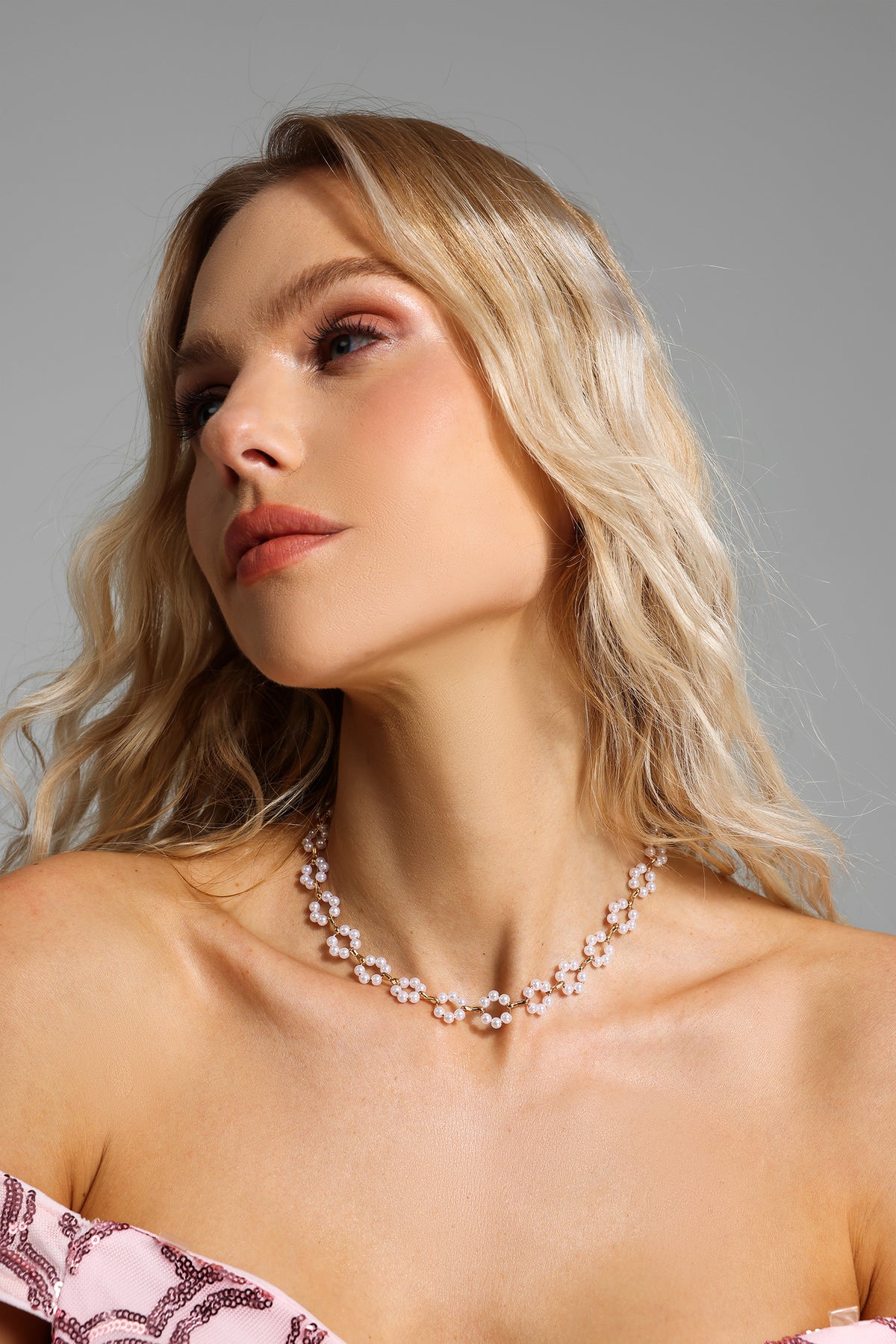 Faux Pearl Choker in Gold Tone