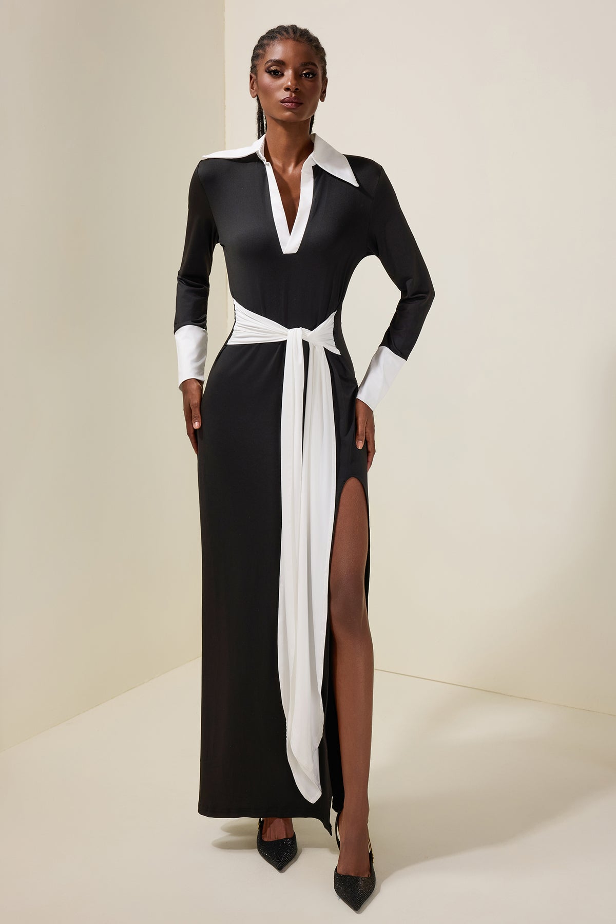 Contrast Color Flapped Lace-Up Maxi Dress