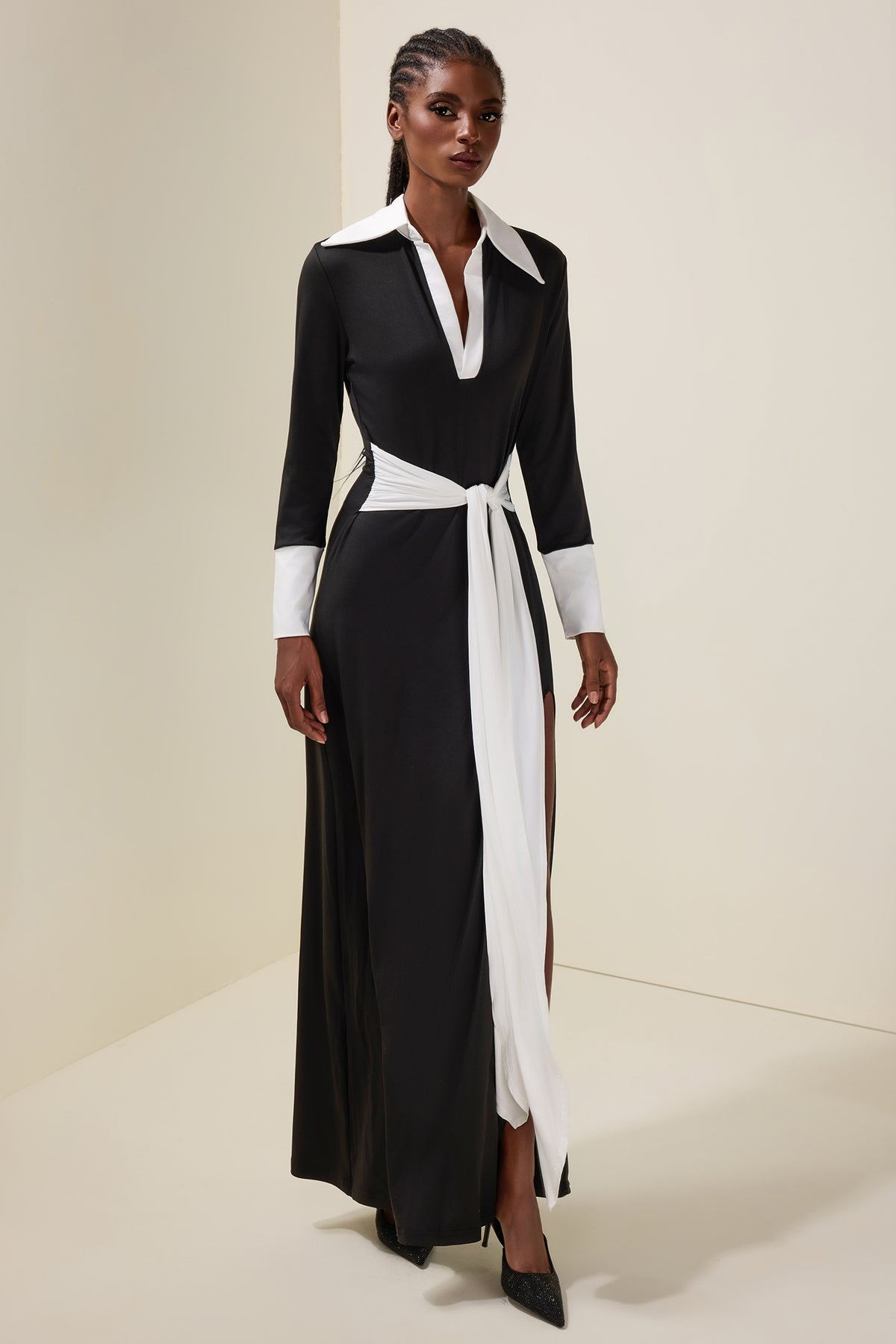 Contrast Color Flapped Lace-Up Maxi Dress